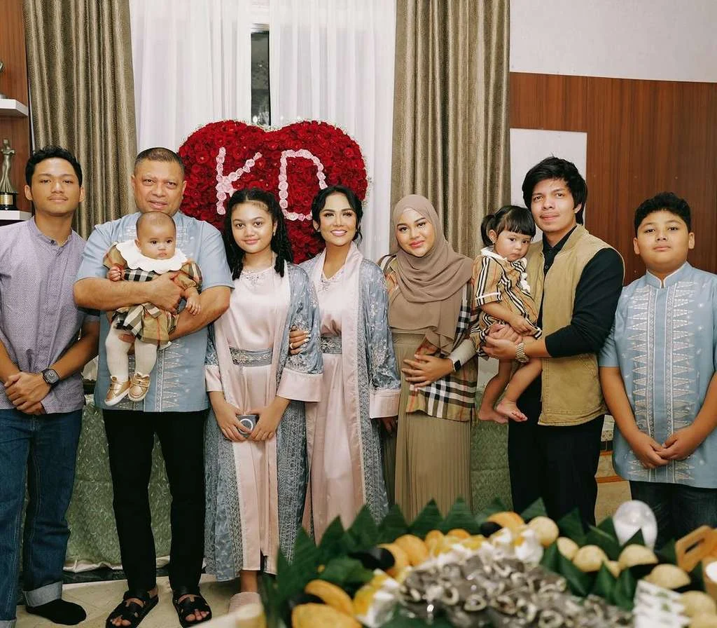 Anak Masih Kecil-kecil, Aurel Hermansyah Diisukan Hamil Anak Ketiga, Kris Dayanti Ingin Cucu Lagi