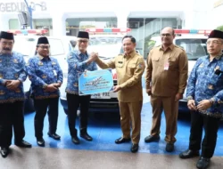 Apresiasi Safrizal ZA: DPN KORPRI Hibahkan Ambulans untuk Tiga Kabupaten Aceh