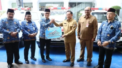 Apresiasi Safrizal ZA: DPN KORPRI Hibahkan Ambulans untuk Tiga Kabupaten Aceh