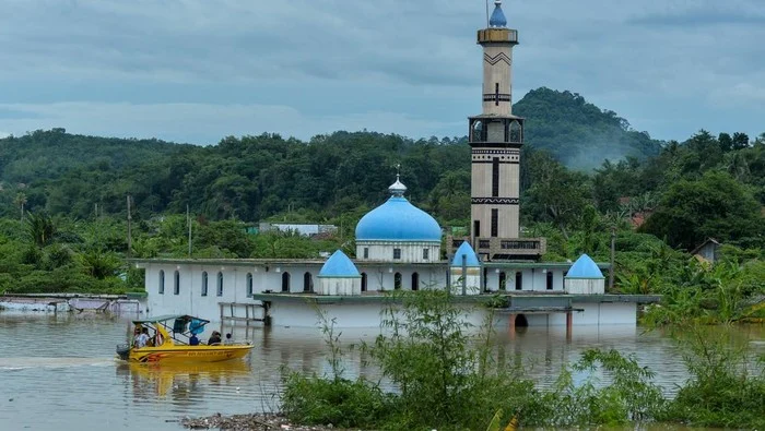 Bendungan Karian Surut Imbas Kemarau, Jejak 2 Kampung Tenggelam Muncul Kembali | Sapa Malam [titlebase]