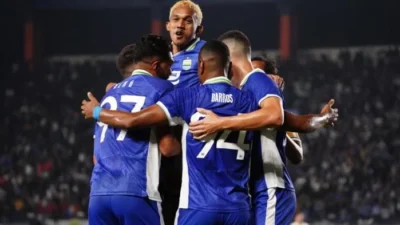 Debut Manis Gabriel Mutombo: Ukir Clean Sheet dan Puji Atmosfer Gila Bobotoh di Si Jalak Harupat