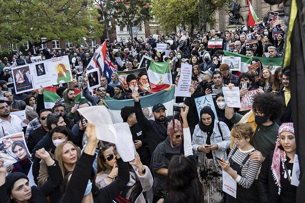 Eskalasi Memanas: 7 Warga Iran Tewas, 9 Luka-luka Akibat Serangan Terbaru Amerika Serikat