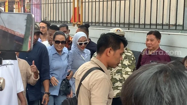Fitri Salhuteru Sentil Biang Kerok di Balik Vonis Nikita Mirzani: Kejadian di Ruang Sidang Terungkap