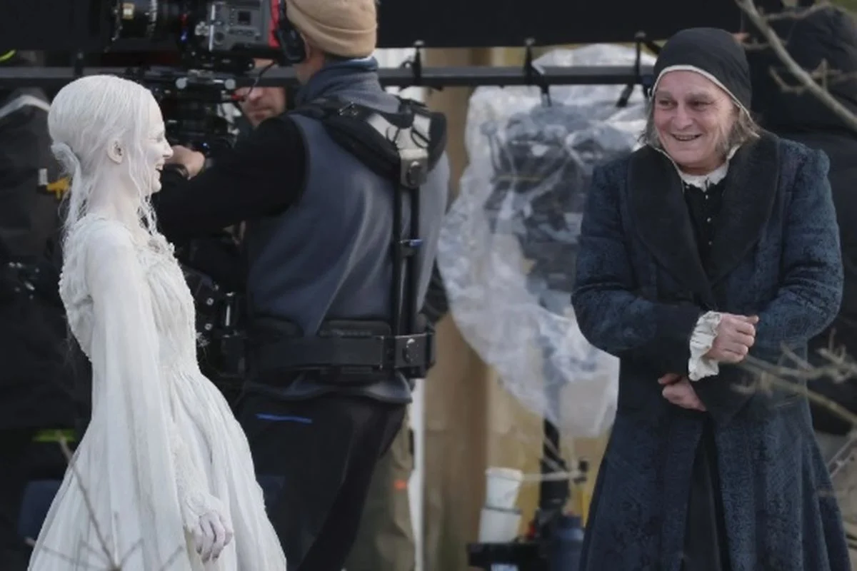 Johnny Depp Tampil Nyaris Tak Dikenali sebagai Scrooge dalam Trailer Perdana Film Ebenezer: Kejutan di Comic-Con