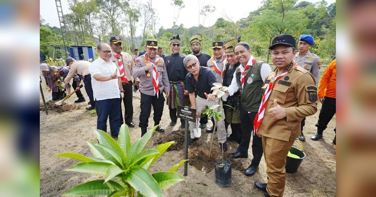 Kemenhut dan Masyarakat Selamatkan Lutung Jawa dan Alap Jambul: Kolaborasi Tanpa Represif