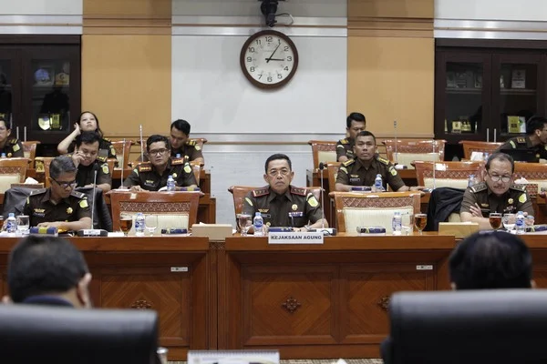 Komisi III Minta Tim 9 Kejagung Tak Main-Main Usut Kasus Febrie: Rakyat Awasi