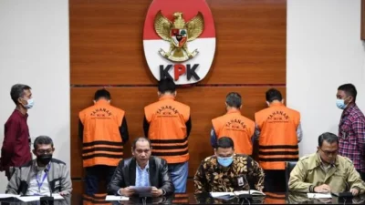 KPK Sita Toyota Alphard Diduga Terkait Gratifikasi Bupati Lombok Barat, Ini Fakta Lengkapnya