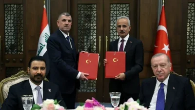 Momen Kikuk PM Irak di Turki: Menterinya Tolak Teken Perjanjian di Depan Erdogan