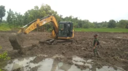 Normalisasi Sungai Kesongo oleh TMMD 129 Bojonegoro: Wujud Sinergi TNI dan Masyarakat