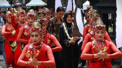 Pembukaan TMMD 129 di Bojonegoro Semarak dengan Tari Api Kayangan yang Spektakuler