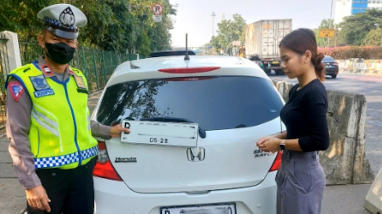 Polda Metro: Pengemudi yang Tutup Pelat Nomor Bakal Ditindak Langsung di Tempat, Begini Ancaman Hukumnya
