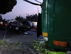 Rem Mendadak di Jalur Selatan Probolinggo: Tiga Kendaraan Tabrakan Beruntun, Sempat Macet Parah