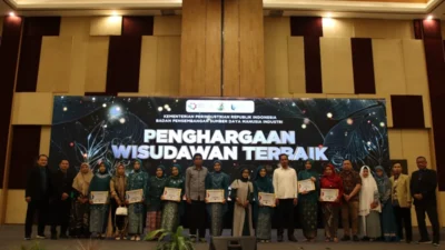 SMK-SMTI Makassar Wisuda 202 Alumni dan Tandatangani MoU dengan Perusahaan Mitra