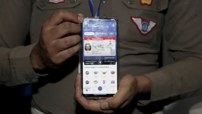 Tanpa Ribet! SIM Digital Sah Digunakan, Kini Masyarakat Tinggal Tunjukkan Lewat HP