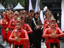Tari Api Kayangan Pukau Pembukaan TMMD 129 Bojonegoro, Sinergi TNI dan Masyarakat Semakin Kuat