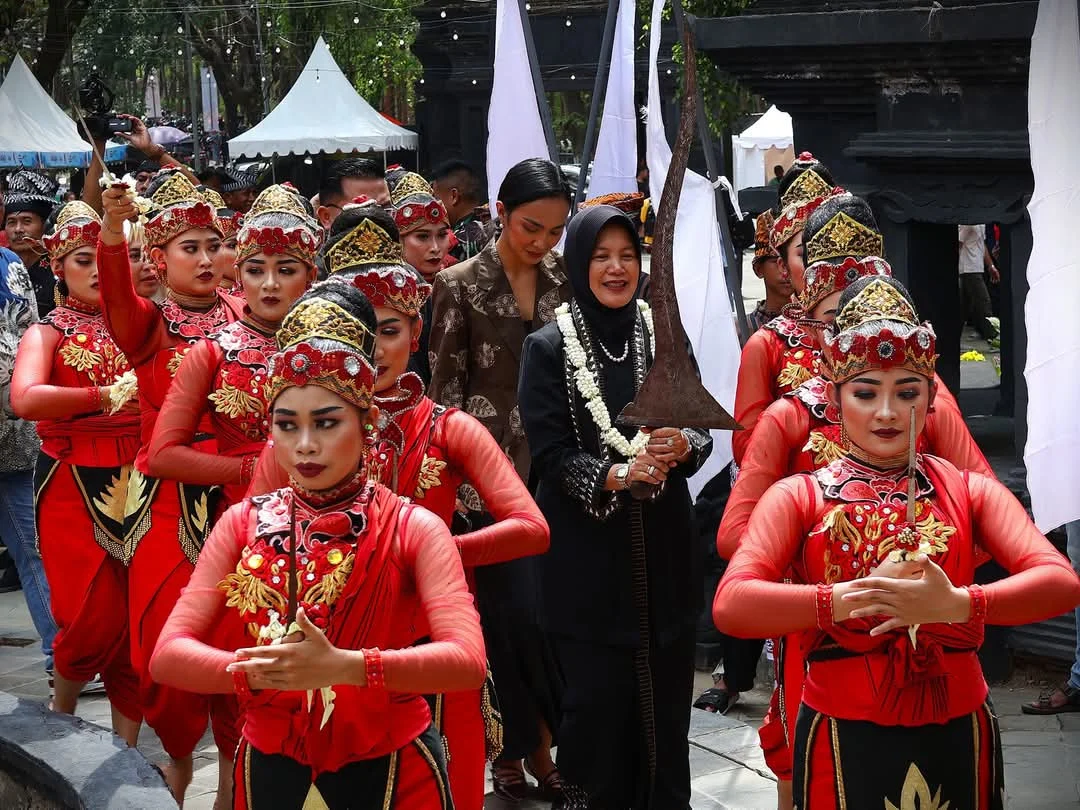 Tari Api Kayangan Pukau Pembukaan TMMD 129 Bojonegoro, Sinergi TNI dan Masyarakat Semakin Kuat
