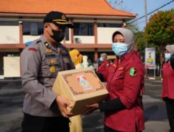 TMMD 129 Bojonegoro Bagikan 200 Paket Sembako untuk Warga Desa Kesongo, Bukti Sinergi TNI dan BPR Bojonegoro