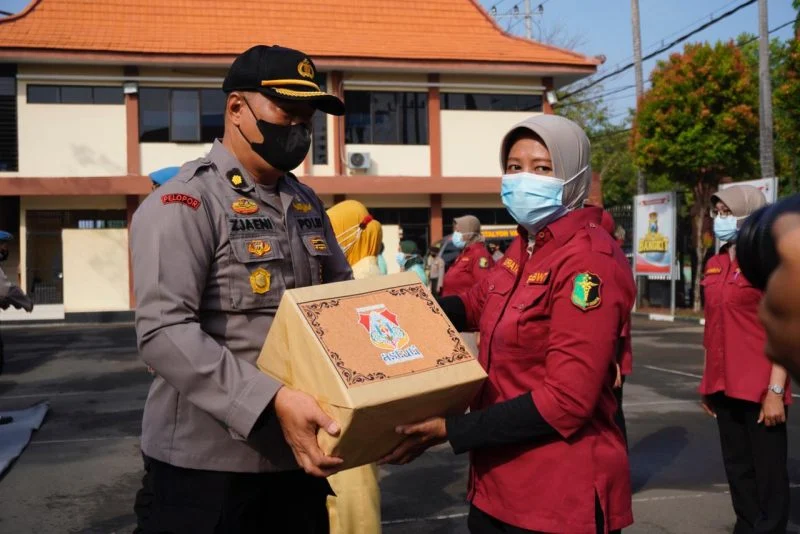TMMD 129 Bojonegoro Bagikan 200 Paket Sembako untuk Warga Desa Kesongo, Bukti Sinergi TNI dan BPR Bojonegoro