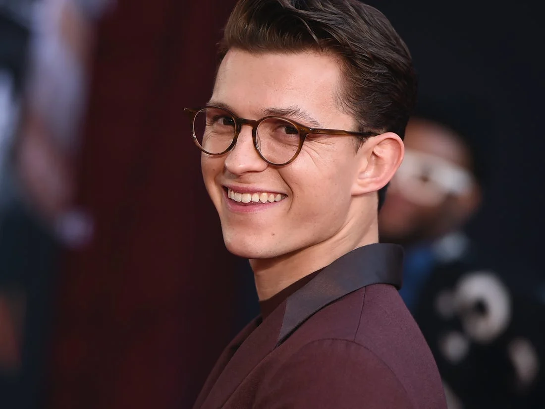 Tom Holland Jujur Soal Karier dan Perannya: 'Ada Film yang Sebaiknya Tidak Ditonton' – Pengakuan Mengejutkan Sang Spider-Man