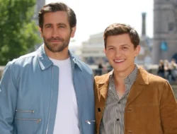 Tom Holland Terharu Dapat Kejutan Spesial dari Anak-Anak di Paris Saat Promosi Spider-Man: Brand New Day