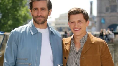 Tom Holland Terharu Dapat Kejutan Spesial dari Anak-Anak di Paris Saat Promosi Spider-Man: Brand New Day