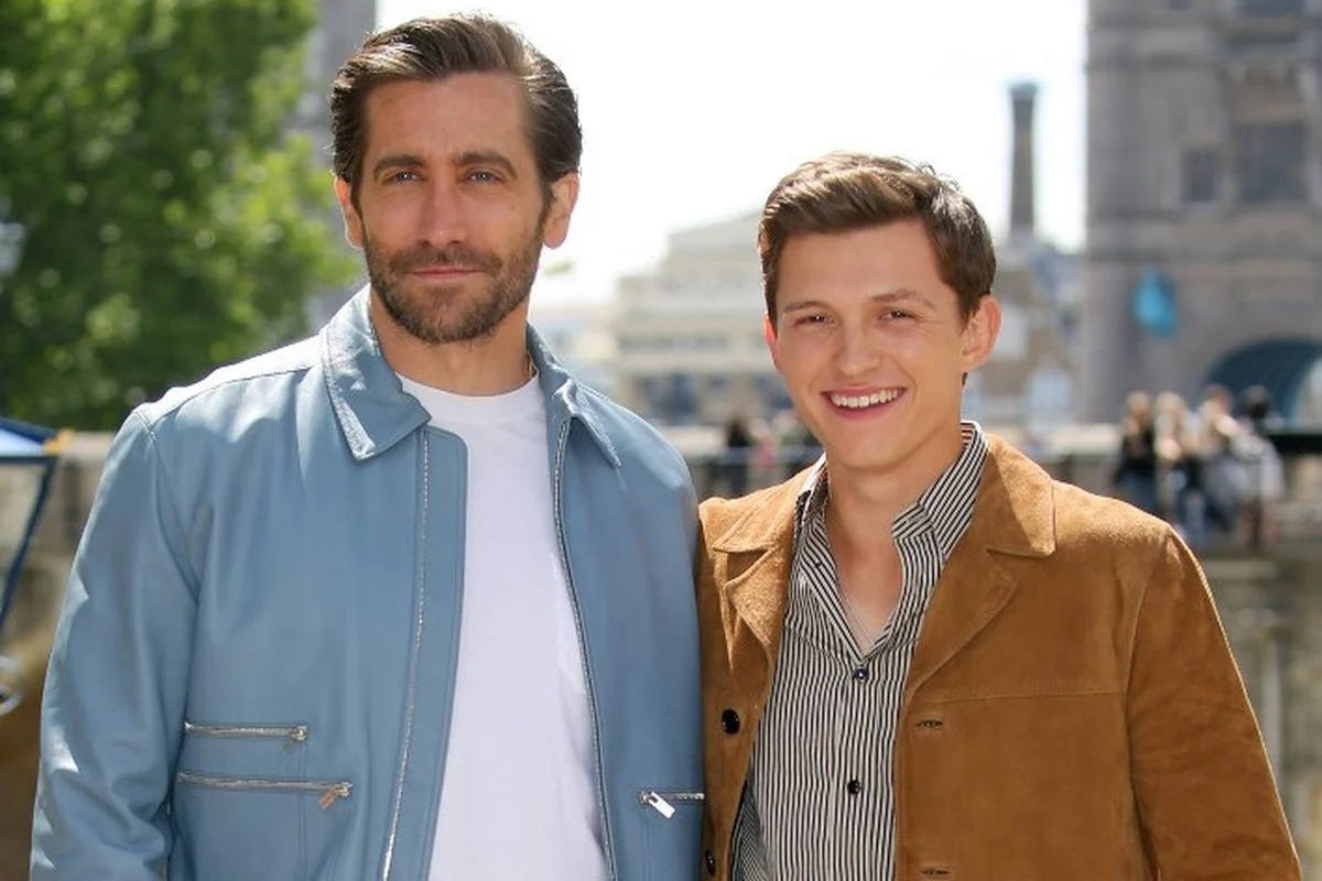 Tom Holland Terharu Dapat Kejutan Spesial dari Anak-Anak di Paris Saat Promosi Spider-Man: Brand New Day