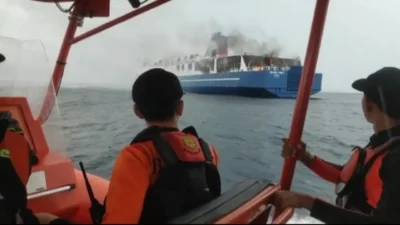 KMP Putri Yasmin Terbakar di Selat Lombok: 5 Penumpang Masih Hilang, Gubernur Bali Panggil Dishub dan Operator