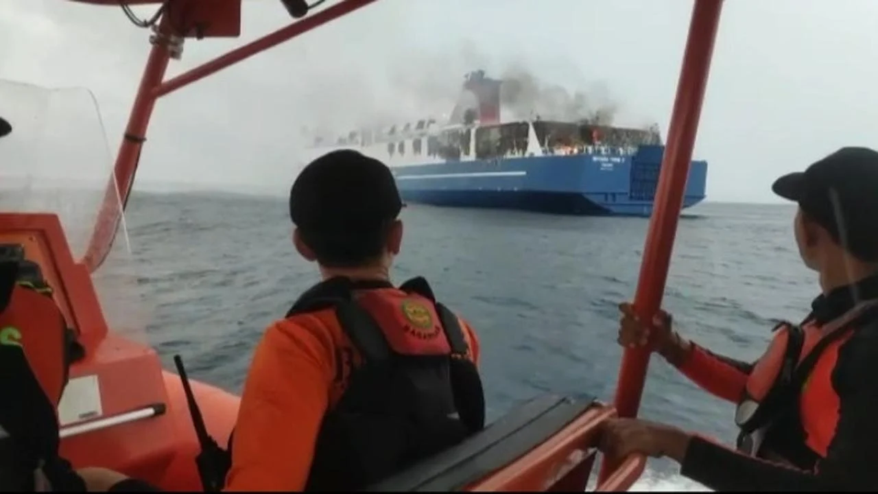 KMP Putri Yasmin Terbakar di Selat Lombok: 5 Penumpang Masih Hilang, Gubernur Bali Panggil Dishub dan Operator