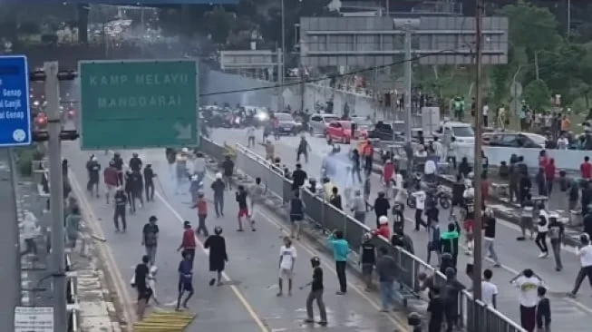Pagar Tinggi Mal di Jakarta: Respons Warga dan Klarifikasi Pengelola