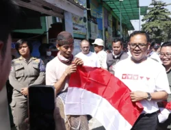Tukang Cukur Menolak Pasang Bendera Merah Putih, Bupati Bogor dan Ganjar Pranowo Bereaksi