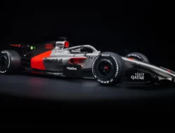 Audi F1 Siap Gebrak Singapura dengan Livery Khas Peranakan, Bottas Kayuh Sepeda dari Malaysia