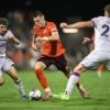 Brisbane Roar vs Perth Glory: Tuan Rumah Pesta Gol di Babak Pertama, Glory Tertinggal 2-0
