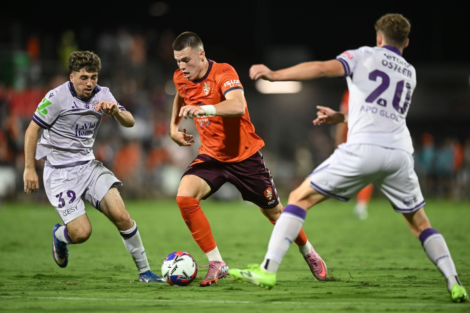 Brisbane Roar vs Perth Glory: Tuan Rumah Pesta Gol di Babak Pertama, Glory Tertinggal 2-0