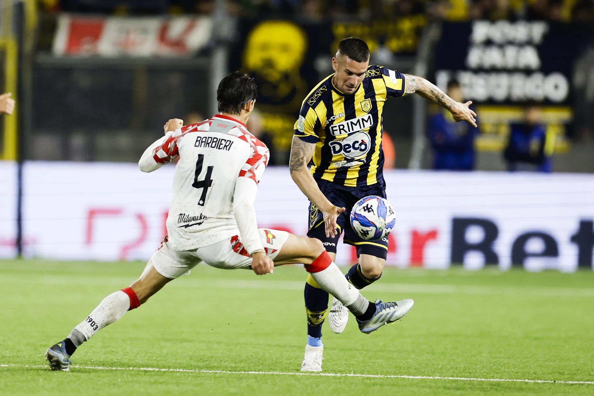 Cremonese vs S.S. Juve Stabia: Duel Krusial di Serie B, Juve Stabia Terpuruk Usai Penalti 4 Poin