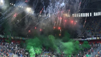 Derby Panas Bundesliga 2: Hannover 96 Kutuk Keras Ulah Fans, Api dan Roket Warnai Kekalahan