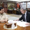 Diplomasi Hangat, Tekanan Karhutla: Manuver Singapura di Balik Kunjungan Menlu ke Prabowo