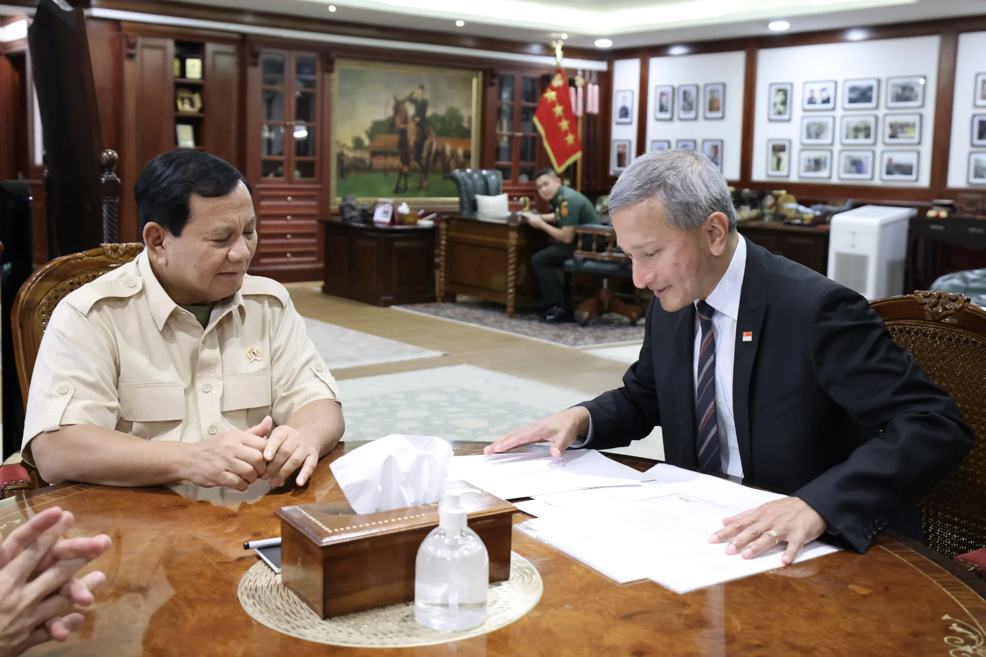 Diplomasi Hangat, Tekanan Karhutla: Manuver Singapura di Balik Kunjungan Menlu ke Prabowo