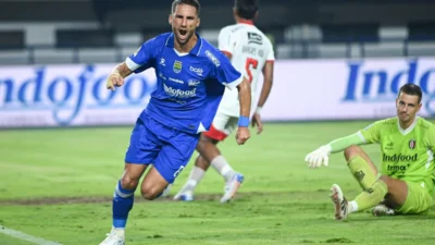 Dominik Holec Dikalahkan Gol Injury Time, Persib Bandung Menang Dramatis 2-1 atas Garudayaksa FC
