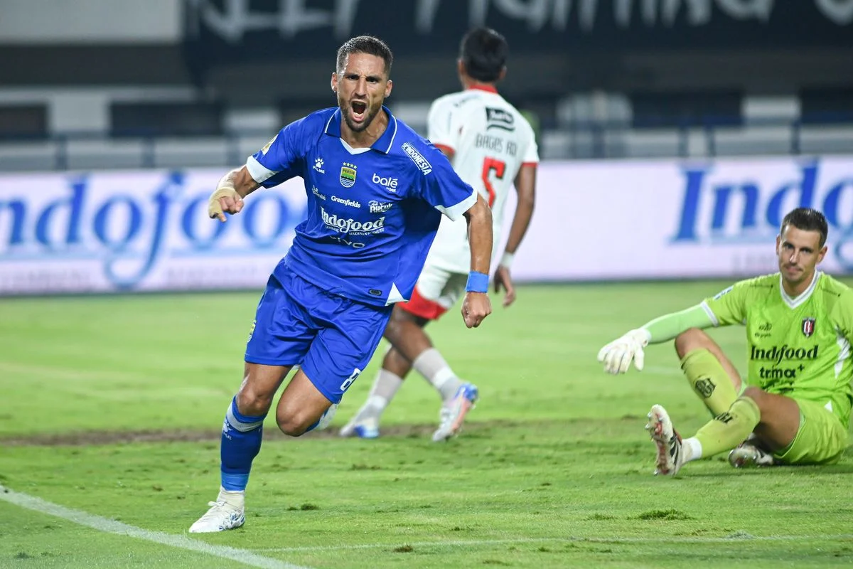 Dominik Holec Dikalahkan Gol Injury Time, Persib Bandung Menang Dramatis 2-1 atas Garudayaksa FC