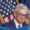 FTSE 100 Tertekan GSK dan Unilever, Investor Cermati Budget Healey dan Suku Bunga The Fed