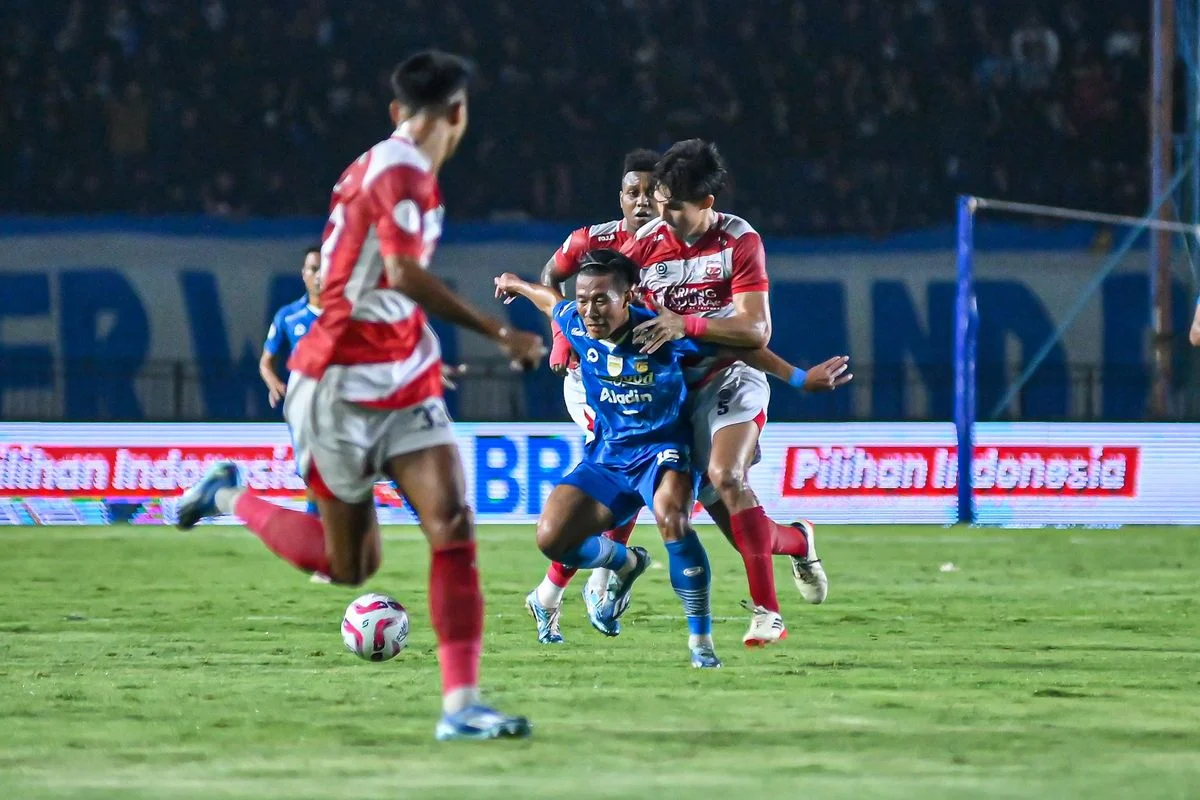 Gol Menit 89 Mitkov Hancurkan Persib, Madura United Meroket ke Peringkat Ketiga
