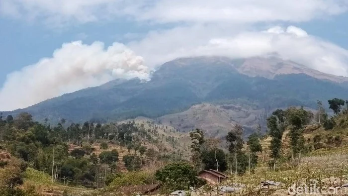 Gunung Sumbing Belum Padam, 1 Titik Asap Masih Menyala