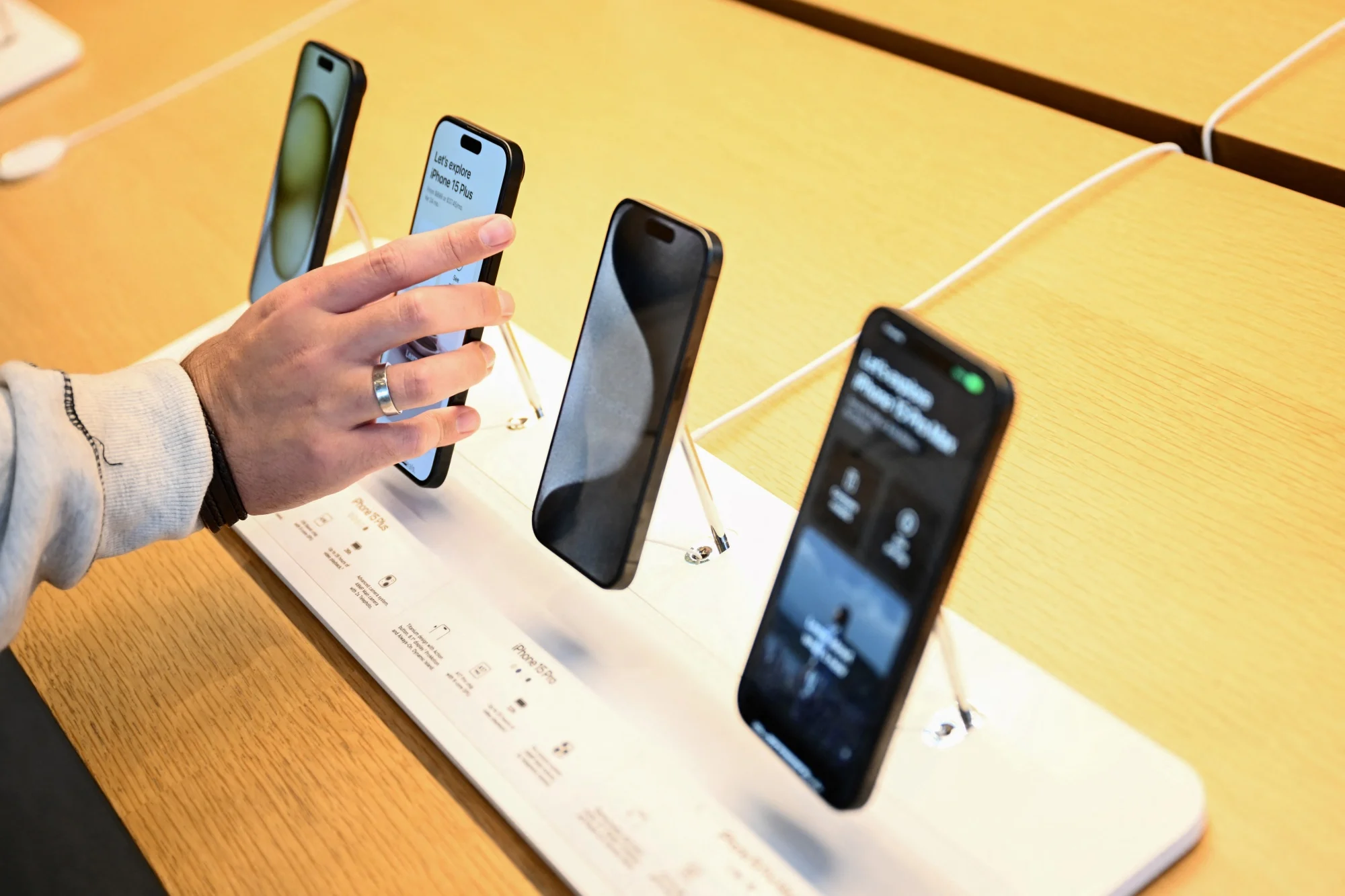 iPhone Duo Harga Fantastis Tembus Rp75 Juta, Layar Retak Hanya Sehari Setelah Peluncuran