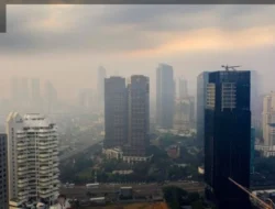 Jakarta Dilanda Kabut Asap Karhutla, Rupiah Tembus 18.000, dan Masjid Apung An-Nur Diresmikan