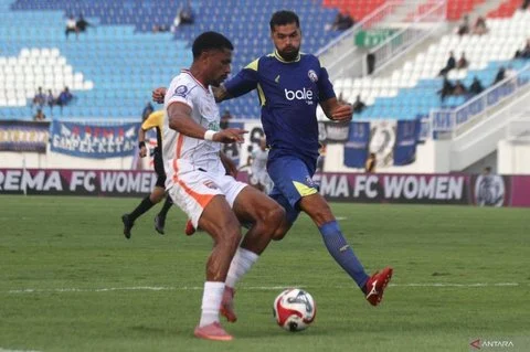 Keajaiban Kanjuruhan: Arema FC Hancurkan Rekor Tak Terkalahkan Dewa United 4-0, Puncak Klasemen Gagal Direngkuh
