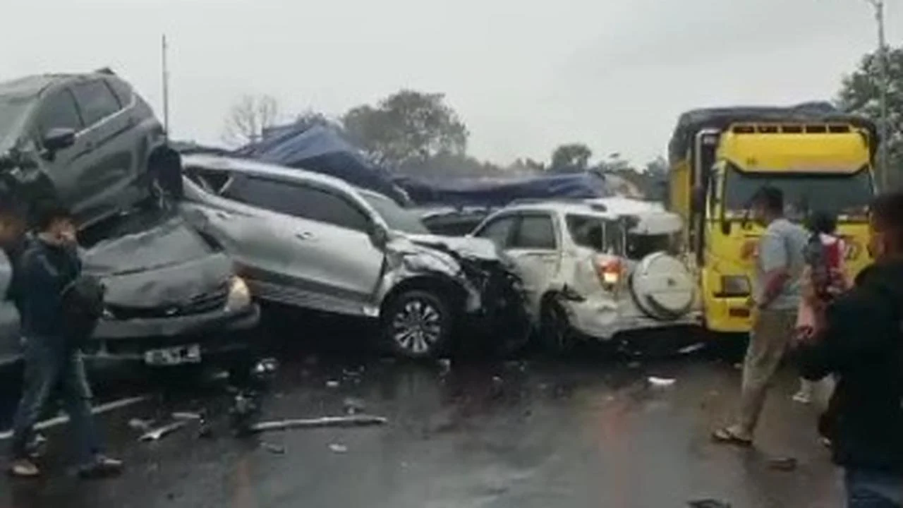 Kecelakaan Beruntun 15 Kendaraan di Tol Cipularang, Jasamarga Siapkan Jalur Penyelamat Darurat