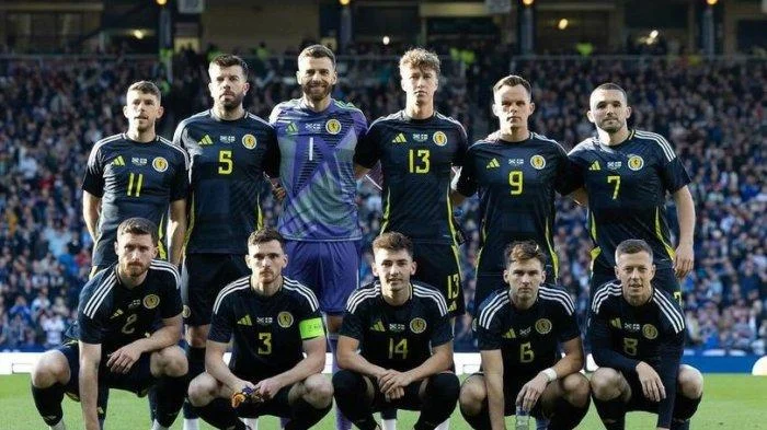 Kemenangan Perdana Pocognoli: Skuad Skotlandia Tangguh Meski Bermain dengan 10 Pemain