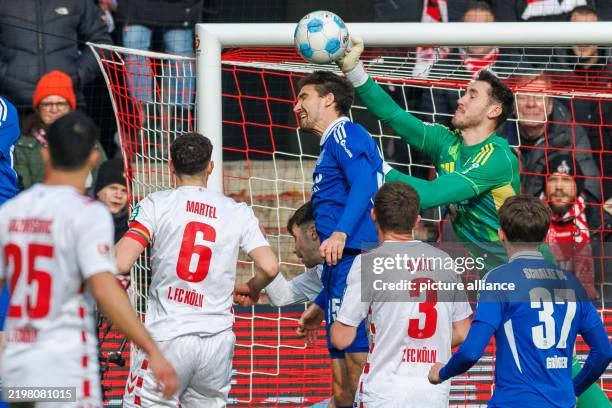 Koln vs Schalke 04 Berakhir Tanpa Gol, Legenda FC Köln Murka dan Fans Desak Pelatih Mundur