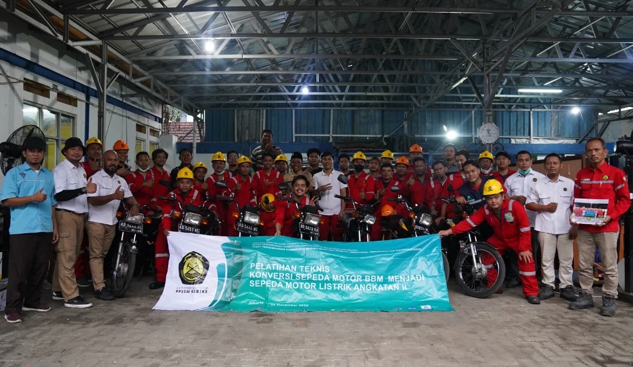Krisis Bahan Bakar Melanda: Nelayan Subang Menganggur, Shell Kosong, tapi Konversi Motor Listrik Disiapkan