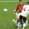 Krisis Sesko dan Tekanan Carrick: MU Bidik Thuram, Kai Rooney Bersinar